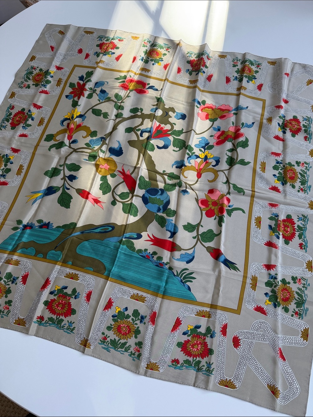 Metropolitan Museum of Art 1995 Tree of Life Silk Scarf 35”sq
